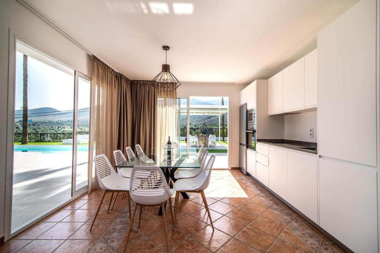 Palm Tree Villa - 5Bdr Paradise Pool / Chill Out Beds Torremolinos Exterior foto