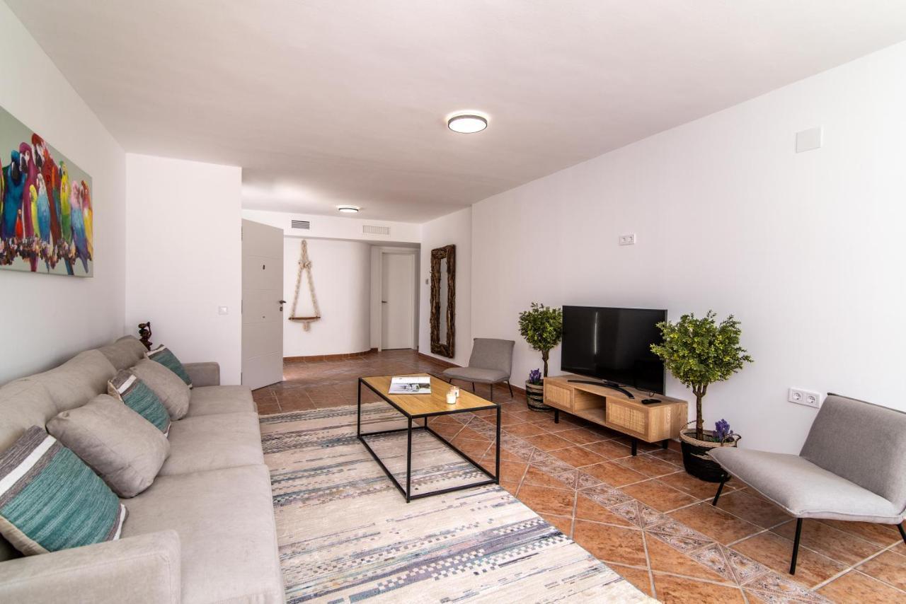 Palm Tree Villa - 5Bdr Paradise Pool / Chill Out Beds Torremolinos Exterior foto